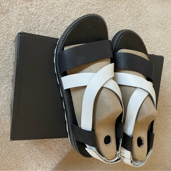 Sorel sandals - Picture 2 of 5